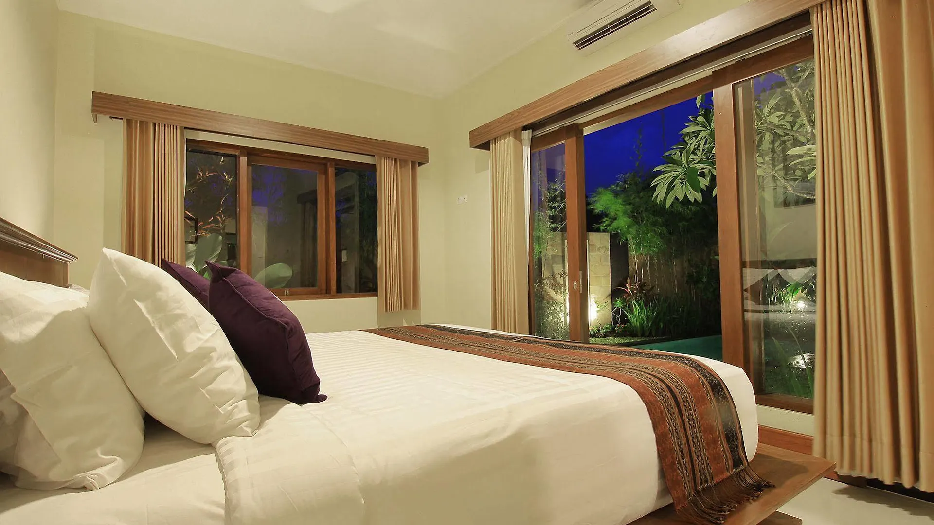 The Dewi Villa Canggu Buwit Hotel